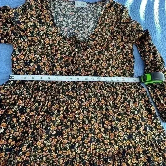 Aura Floral Babydoll Mini Dress size M in new like condition. Feminine, cowgirl - Picture 4 of 6